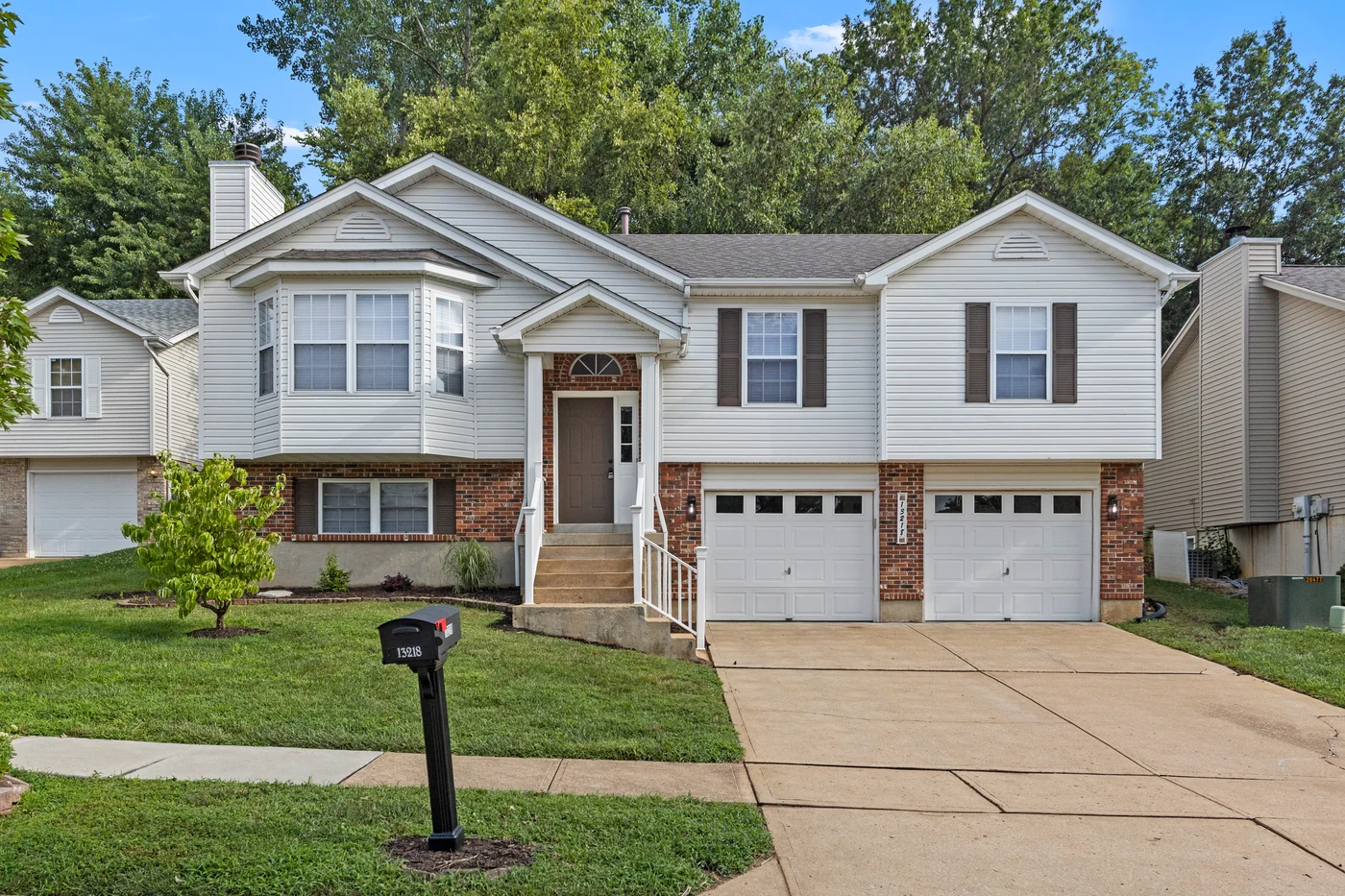 13218 Wintergreen Estates Drive in Fenton, a split-level George Kindler listed and sold in 2026